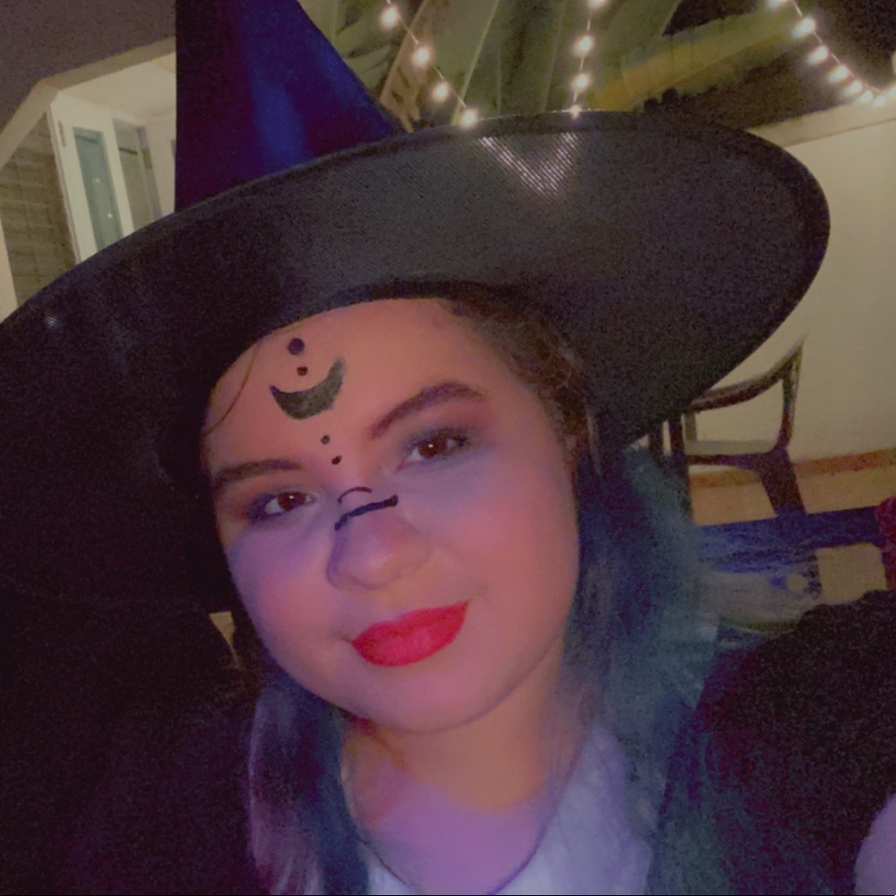 Meet your Posher, Lara